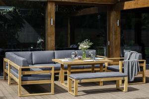 Лаунж зона BOOKA  с обеденным столом - садовая мебель